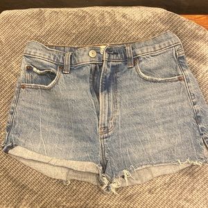 Abercrombie & Fitch Cut off jean shorts SZ 26 inch waist / SZ 2 great condition
